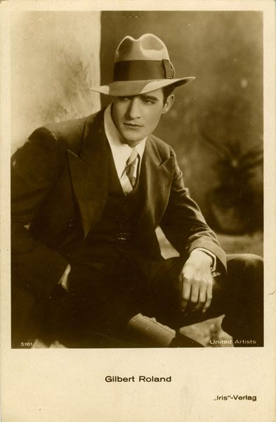 1920s Male Actors, Men In Suits Classy, 1950s Fashion Men, 20s Men, Gilbert Roland, Silent Film Stars, Hollywood Men, Vintage Portraits, Silent Film