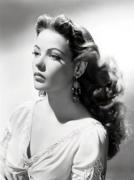 Gene Tierney 40s Mode, Old Hollywood Vintage, Stars D'hollywood, Gene Tierney, Classic Hollywood Glamour, Vintage Hollywood Glamour, Hollywood Vintage, Glamour Vintage, Old Hollywood Glam