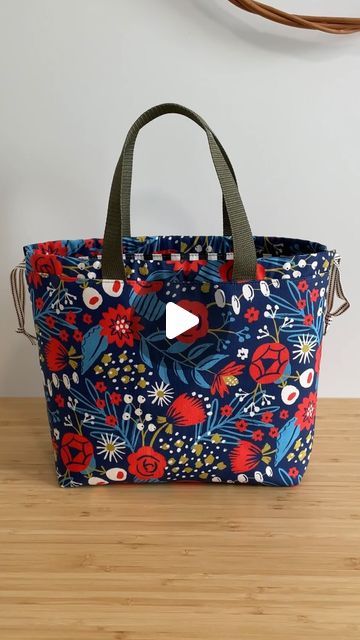 Small Tote Bag Pattern, Drawstring Bag Diy, Tote Bags Sewing, Small Tote Bag, Tote Bags Handmade, Project Bag, Tote Bag Pattern, Small Tote, Sewing Bag