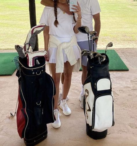 Golf Wife Aesthetic, Golf Old Money Aesthetic, Golf Girlfriend Aesthetic, Modest Golf Outfits Women, Golf Couple Goals, Golf Couple Aesthetic, Golf Wife Outfit, Golf Girlfriend Outfit, Golf Girl Aesthetic