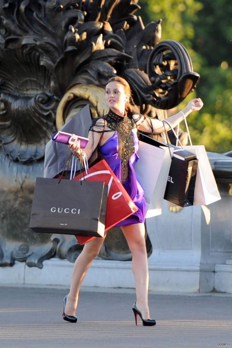 #Blair #Shopping Vanessa Abrams, Mode Gossip Girl, Estilo Blair Waldorf, Estilo Gossip Girl, Stile Blair Waldorf, Gossip Girl Blair, Nate Archibald, Chuck Blair, Gossip Girls