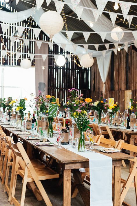 Bunting Wedding Decoration, Wedding Decorations On A Budget Table, Wedding Bunting Ideas Diy, Diy Wedding Bunting, Trestle Table Wedding, Wedding Bunting Ideas, Drapes For Wedding, Barn Wedding Decor, Jessica Grace