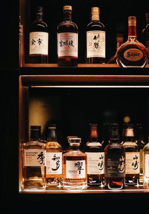 Japanese Whisky Bar, Whisky Display, Kitchen Small Space, Japanese Whiskey, Bar Lounge Room, Sake Bar, Suntory Whisky, Japanese Bar, Storage Living Room