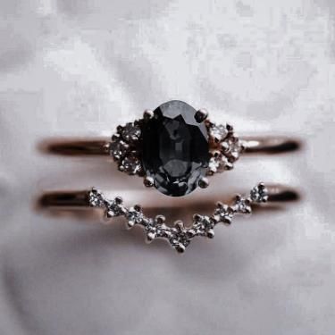 Dark Wedding Theme, Cute Engagement Rings, Fotografi Vintage, Dark Wedding, Future Engagement Rings, Black Wedding Rings, Makijaż Smokey Eye, Dream Engagement, Dream Engagement Rings