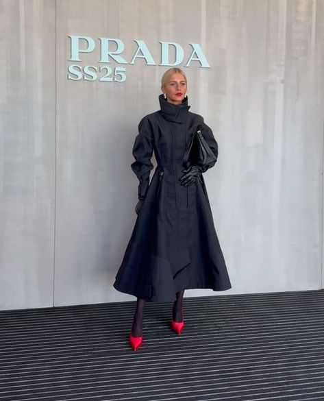 Caroline Daur on Instagram: "Anzeige // red over heels for the @prada spring summer 2025 show 🫶🏻🥀 (((ricordate: vi amo🔒♾️)))" Caroline Daur, Prada Spring, Summer 2025, Prada, Spring Summer, Street Style, Heels, Red, On Instagram