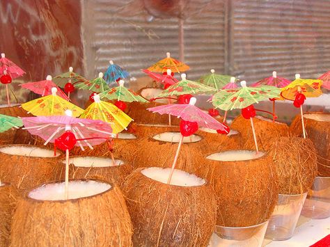 i have a lovely bunch of coconuts...big ones, small ones, some as big as your head! Adult Beach Theme Party, Caribbean Theme Party, Hawaiian Party Food, Hawaii Birthday Party, Caribbean Party, Luau Food, Luau Party Decorations, Luau Baby Showers, Hawaiian Party Decorations