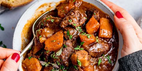 Fall-apart beef cooked in the oven or the slow cooker – this Scottish beef stew is my favourite Scottish recipe and perfect for Burns night! Scottish Beef Stew, Instant Pot Beef Stew Recipe, Stew Crockpot, Scottish Dishes, Stew Beef, Uk Recipes, Beef Stew Crockpot, Pot Beef Stew, Scottish Recipes