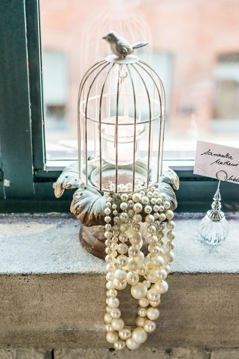 DIY Wedding Centrepieces For Your Budget Wedding | Confetti Wedding Bird Cage Candle, Bird Cage Centerpiece, Wedding Birdcage, Spring Centerpiece, Bird Cage Decor, Unique Wedding Flowers, Vintage Wedding Theme, Wedding Centerpieces Diy, Flower Centerpieces Wedding