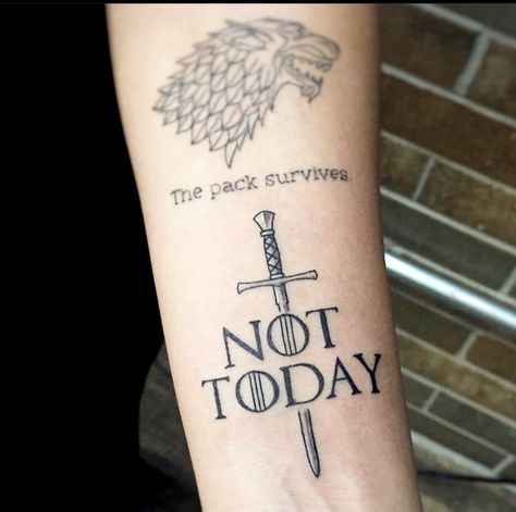 Arya Stark Tattoo, Game Of Thrones Tattoo Ideas, Chess Tattoo, Fandom Tattoos, Game Of Thrones Tattoo, Crab Tattoo, Nerdy Tattoos, Got Dragons, Gaming Tattoo