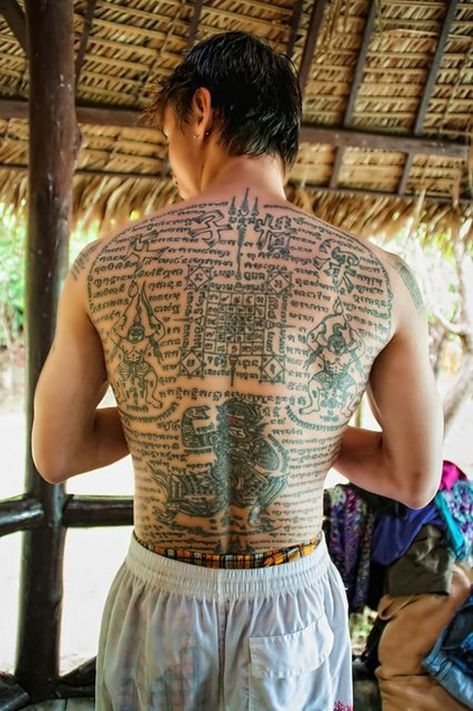 Traditional Thai tattoo Designs (30) Dnd Visuals, Symbols Ideas, Thai Tattoos, Tribe Tattoo, Tattoo Thai, Muay Thai Tattoo, Traditional Thai Tattoo, Tatto Boys, Khmer Tattoo