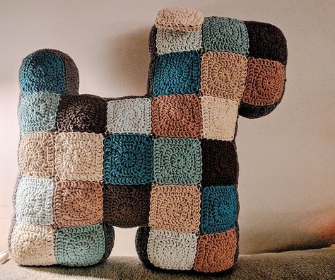 Crochet dog pillow. Free pattern: Patchwork Dog Pillow by Casey Downing Crochet Dog Pillow, Crochet Pattern Pillow Cover, Dog Pillow Pattern, Sunflower Granny Square Pattern, Paw Print Pillow, Throw Pillow Cover Pattern, Pillow Cover Crochet Pattern, Crochet Pattern Pillow, Sunflower Granny Square