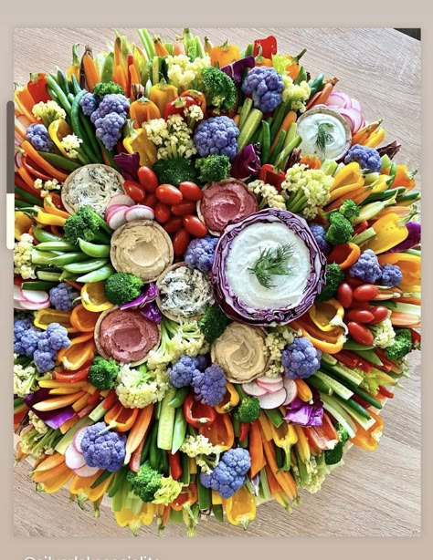 Charcuterie Ideas, Vegetable Platter, Party Food Buffet, Charcuterie Platter, Charcuterie Board Ideas, Charcuterie Inspiration, Food Boards, Grazing Table, Party Food Platters