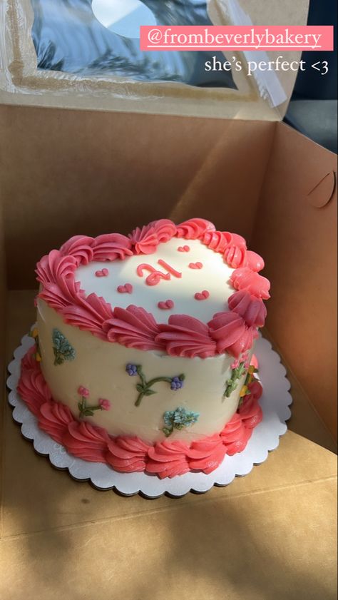 21 Cake Designs Birthday, Cake With Hearts And Flowers, Birthday Party Themes For 21st, Trendy 21st Birthday Cake, 21st Birthday Pastel Theme, Spring 21st Birthday Party, Birthday Cake 21 Aesthetic, Aesthetic 21 Birthday Cake, Birthday Cake Pink Flowers