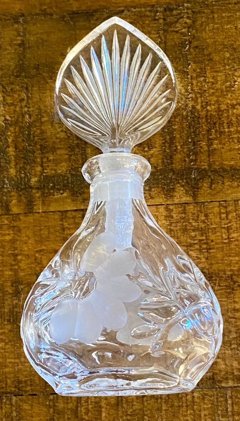 Beautiful etched glass perfume bottle. Etched Daisy on bottle. Heavy glass, very, very pretty.  6" tall with dauber. Ornate Perfume Bottles, Castlevania Oc, Bottle Candle Holder, Vintage Perfumes, Bottle Candle, Glass Art Pictures, Perfume Bottle Art, Good Whiskey, Antique Perfume Bottles