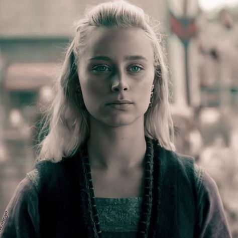 Icon Daena Targaryen, Vikings Tv Series, Vikings Tv, Targaryen Aesthetic, The Last Kingdom, Brown Hair Brown Eyes, Viking Warrior, Blonde Women, High Fantasy