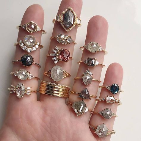 Cloud Shoot, Vale Jewelry, Arm Candy Bracelets, Cute Promise Rings, Jewelery Organizer, Rings Aesthetic, Grunge Jewelry, Blues And Greens, Cuff Jewelry