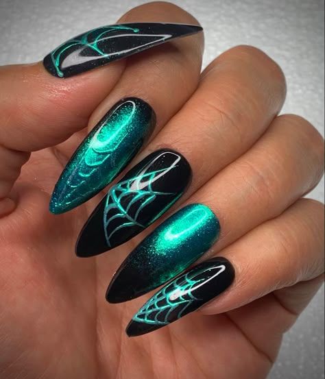 Halloween nails with chrome web design using #everythingmagpie Cat Eye Nails Design Halloween, Cats Eye Halloween Nails, Blue And Green Nail Art, Goth Acrylic Nail Designs, Blue Halloween Nails, Spooky Nails Halloween, Magical Nails, Nail Magic, Black Halloween Nails