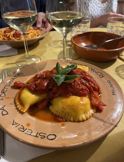 osteria de fortunata in Rome Rome Food, Plating Ideas, Food Motivation, Food Carving, Healthy Food Motivation, Girl Dinner, Food Garden, Food Inspo, Ravioli