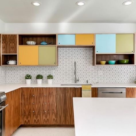 Mid Century Decorating Ideas, Beadboard Kitchen Backsplash, Decorating Ideas For Kitchen, Beadboard Kitchen, Midcentury House, Ideas For Kitchen, Fun House, Mid Century Modern Kitchen, Mid Century Kitchen