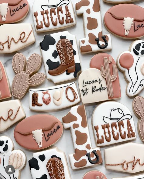 Western Cookies, Emily Perkins, Cow Birthday Cake, Cowgirl Cookies, Cowboy First Birthday, Cowboy Themed Birthday Party, Baby First Birthday Themes, Rodeo Birthday Parties, Decorative Cookies