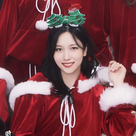 Twice Mina Christmas, Mina Icon, Kitchen Christmas Gifts, Twice Mina, Myoui Mina, Christmas Icons, Christmas Advent, Kpop Aesthetic, Feeling Special