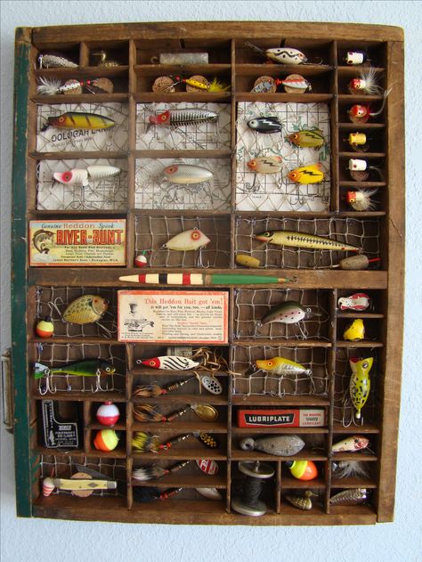 An old printers drawer was the perfect match for some of Grandpa's lures How To Display Old Fishing Lures, Fishing Camp Decorating Ideas, Fishing Lure Decor, Lure Display, Fishing Bedroom, Fishing Lures Display, Fishing Lures Art, Old Fishing Lures, Antique Fishing Lures