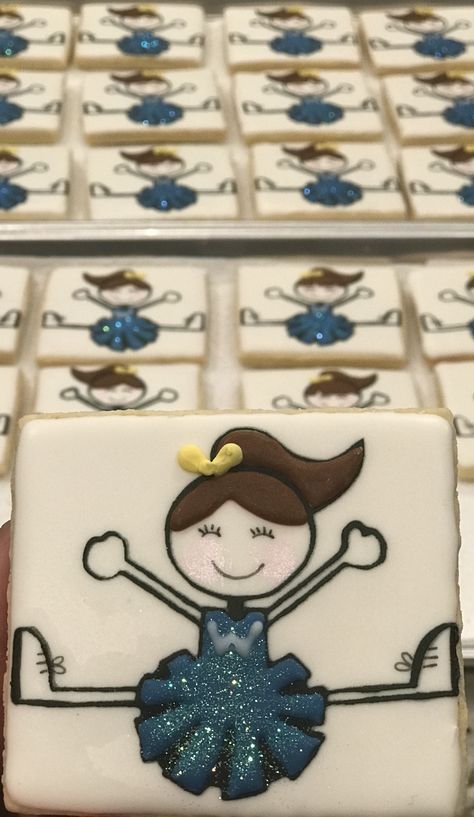 Cheerleader Cookies Decorated, Cheer Cookies Decorated, Cheer Sugar Cookies, Cheerleading Cookies, Cheerleader Cookies, Cheer Cookies, Sport Cookies, Cheers Theme, Royal Icing Cookies Recipe