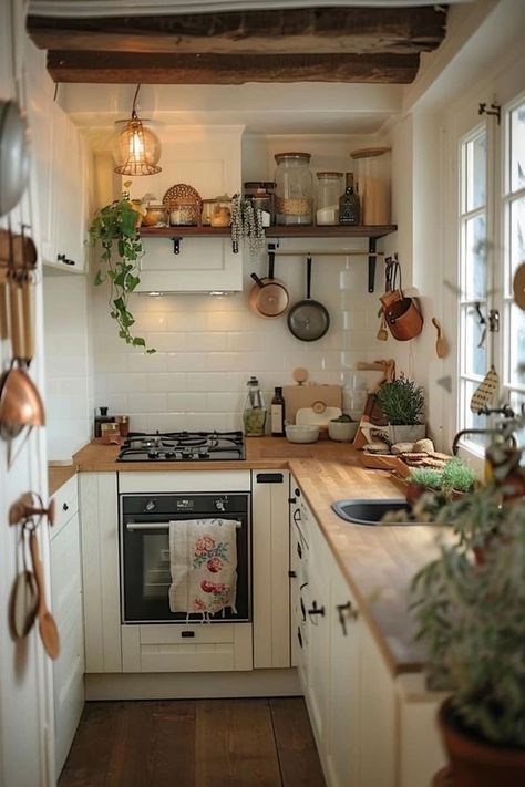 Apartment Aesthetic Farmhouse, Mini Cottage Interior, Kitchen Inspo Cozy, Small Cottage Interiors Kitchen, Cozy Cottage Kitchen Small Spaces, Portugese Homes Interior, Cosy Apartment Kitchen, Boho Small Kitchen Ideas, German Kitchen Ideas