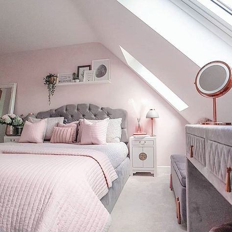 Such a sweet and simple kitchen, I love the rose gold details! ⠀⠀⠀⠀⠀⠀⠀⠀⠀ 📸: Image via @newbuildtohome ⠀⠀⠀⠀⠀⠀⠀⠀⠀ #kitchen #kitchenideas… Bedroom Decor Grey Pink, Velvet Storage Ottoman, Bedroom Decor For Couples, Teen Bedroom Decor, Storage Ottoman Bench, Girl Bedroom Decor, Stylish Bedroom, New Build, Cute Room Decor