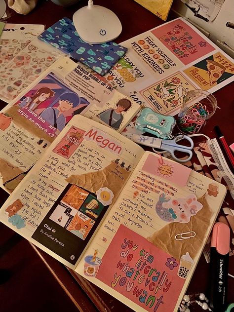 Girly Scrapbook Aesthetic, Journal Astetic, Scrapbook Design Ideas Aesthetic, Cute Scrapbook Pages, Read Me When You Need Me Book Ideas, Journal Page Inspo Aesthetic, Cute Journal Ideas Aesthetic, Cool Scrapbook Ideas, Cute Journal Pages