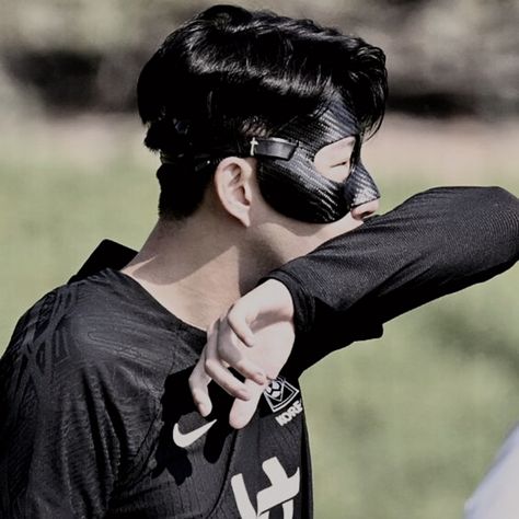 Heung Min Son, Son Football, Son Heungmin, Son Heung Min, Qatar 2022, Football Pictures, Gong Yoo, Sport Soccer, My Crush