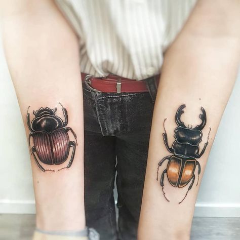 La Curieuse🌿 on Instagram: “Dung and Stag beetles on Delphine. Done during my guest at Noir d'Encre Bordeaux @birdy_owen • Next guests & conventions :  14-18/05…” Bug Tattoo Color, Dung Beetle Tattoo, Stag Beetle Tattoo, Beetle Tattoo, Bug Tattoo, Tattoo Skin, Sketch Tattoo Design, Stag Beetle, Sketch Tattoo