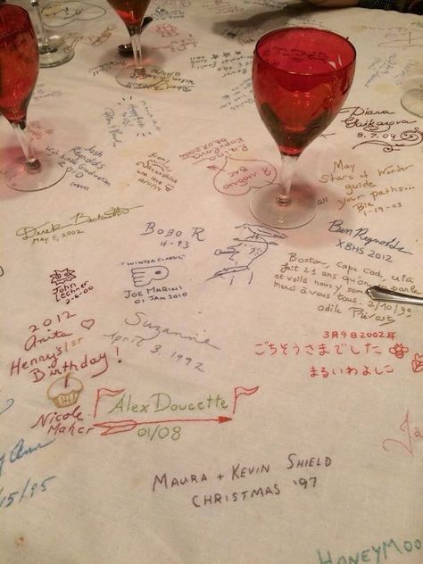 Cool Tablecloth, Art Dinner Party, Pretty Dinner Party, Doodle Tablecloth, Friend Dinner Party, Tablecloth Aesthetic, Apartment Wedding, Friends Dinner Party, Dinner Party With Friends