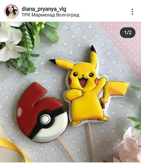 Pikachu Cookie Cake, Pikachu Cookies Decorated, Pokemon Cookies Royal Icing, Pikachu Cookies, Pikachu Cake Birthdays, Pokemon Cookies, Birthday Pikachu, Pokemon Birthday Cake, Pikachu Cake