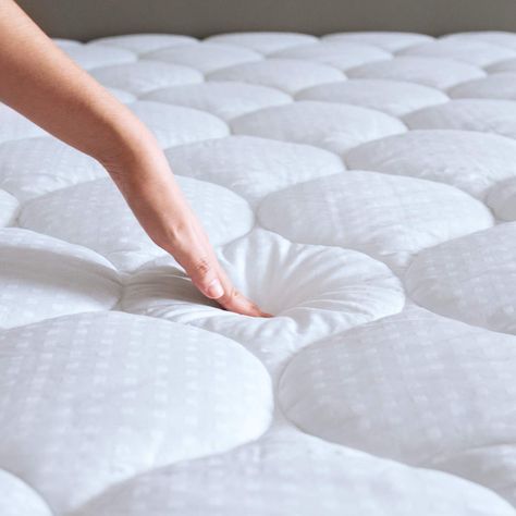 PRICES MAY VARY. Cotton ❤Sleep Healthier, Deeper & Better - The mattress pad is overfilled with 45oz 4D spiral structure snow down alternative fillings, which adds a touch of softness like a fluffy cloud. What makes our mattress pads different is that it offers the right amount of padding to soften your firm mattress, maximum comfort, improve the quality of sleeping while not compromising the mattress support. A healthier way to make your feel spoiled and help you relieve pressure points while s Pillow Top Mattress Pad, Thick Mattress Topper, Queen Mattress Topper, Heated Mattress Pad, Cooling Mattress Pad, Mattress Pad Cover, Mattress Buying, Soft Mattress, Full Mattress