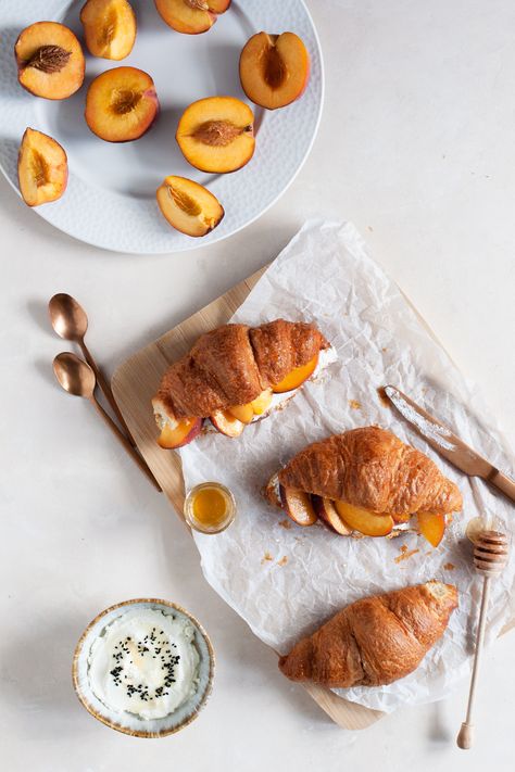 Crossaint Breakfast, Peach Croissant, Dessert Wallpaper, Breakfast Photography, Peaches And Cream, Food Photographer, Peaches N Cream, Breakfast Foods, Photographing Food