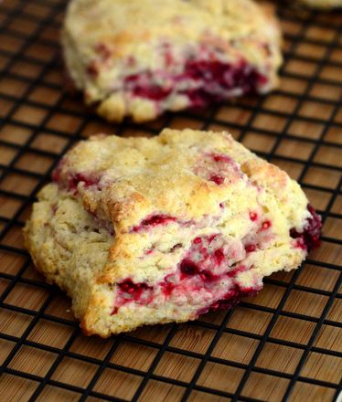 Fresh Raspberry Scones - Baking Bites Raspberry Scones, Cranberry Scones, Scones Recipe Easy, Raspberry Recipes, Breakfast Sweets, Scone Recipe, No Bake Desserts, Scones, Baked Goods