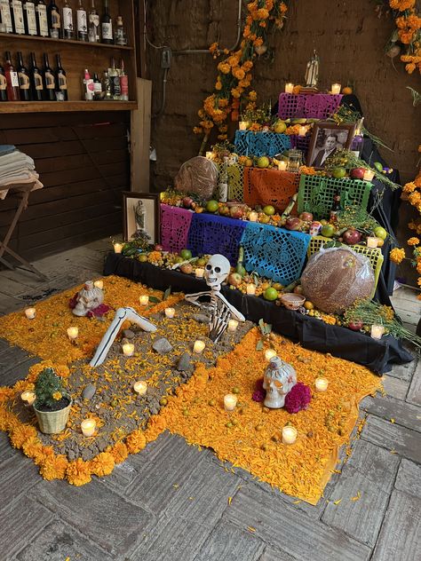 15 Day of the Dead Symbols & Traditions Day Of The Dead Halloween, Day Of The Dead Party, Mexico City Travel, Sugar Skull Halloween, My 2022, Marigold Flowers, Mexican Traditions, Hispanic Culture, Religious Crafts