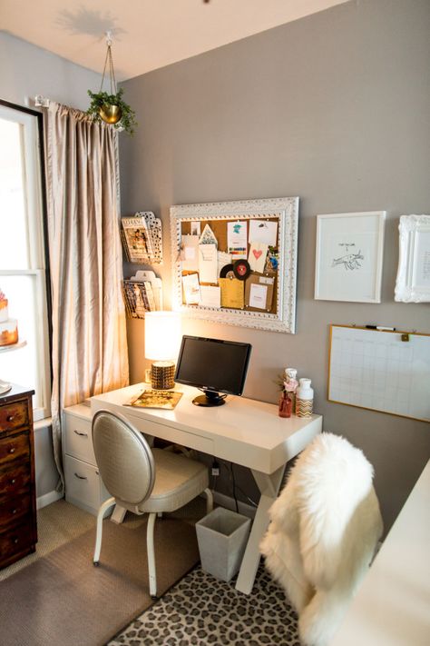 Living Large in the tiniest of spots should be my mantra because every apartment, office and home I've ever saddled up to has been size challenged. Making it work is as easy as these genius tips from event planner and fellow Small Bedroom Office Ideas, Office With Daybed, Bedroom Functional, Bedroom And Office Combo Ideas, Small Bedroom Office, Bedroom Office Combo, Bedroom Office Space, Rectangle Bedroom, Home Office Ideas For Women