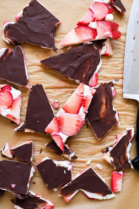 Strawberry Bark (Viral Recipe) - iFoodReal.com Strawberry Bark, Peanut Butter Chocolate Bark, Strawberry Yogurt Bark, Pumpkin Protein Bars, Healthy Homemade Ice Cream, Strawberry Cheesecake Bars, Greek Yogurt Flavors, Strawberry Oatmeal, Protein Bar Recipes