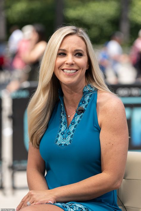 Kate Gosselin sells the Pennsylvania home she filmed the TLC reality show Kate Plus 8 for $1.1M | Daily Mail Online Kate Plus 8 Now, Kate Plus 8, Kate Gosselin, New York Photos, Girl Celebrities, Toxic People, Years Younger, Ex Wives, Reality Show