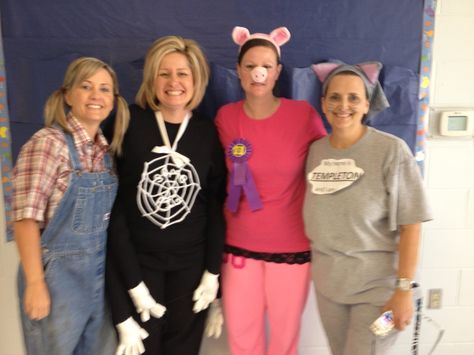 My mom's teachers dressed up as the Charlottes Web characters for Halloween! Charlottes Web Teacher Costume, Charlotte Web Costume, Costume For Teachers, Web Costume, Charlotte's Web Book, Characters For Halloween, Team Halloween Costumes, Book Parade, Web Dress