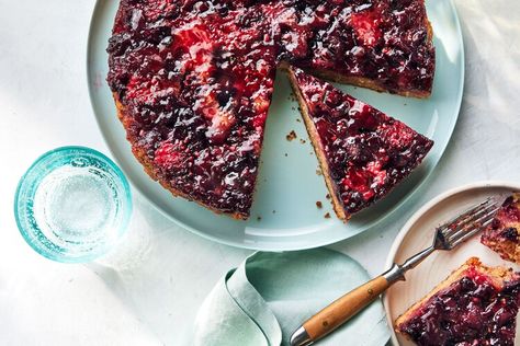 Berry Upside-Down Cake — Southern Living Berry Basket Upside Down Cake Southern Living, Berry Upside Down Cake, Phyllo Recipes, Southern Living Recipes, Blueberry Dump Cakes, Recipes Southern, Breakfast Party Foods, Easy Dinner Casseroles, Berry Basket