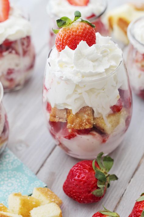 Strawberry Shortcake Parfait Japanese Food Hibachi, Strawberry Shortcake Parfait, Shortcake Parfait, Dessert Parfaits, Hibachi Shrimp, Cheesecake Parfait, Dinner Sunday, Strawberry Shortcake Cheesecake, Parfait Recipe