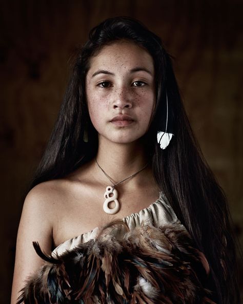 Portraits of the Disappearing Tribes of the World Maori Women, Tribes Of The World, Jimmy Nelson, Maori People, Māori Culture, Olivia De Havilland, Indigenous Tribes, Indigenous Culture, We Are The World