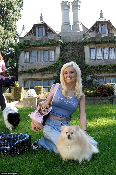 Not what it seems: The blonde, pictured with her pooches outside the Playboy Mansion is Holly Madison Playboy Aesthetic, Playboy Mansion, Holly Madison, Hugh Hefner, Early 2000s Fashion, 2000s Aesthetic, 2000s Fashion Outfits, Girl Next Door, 2000s Fashion