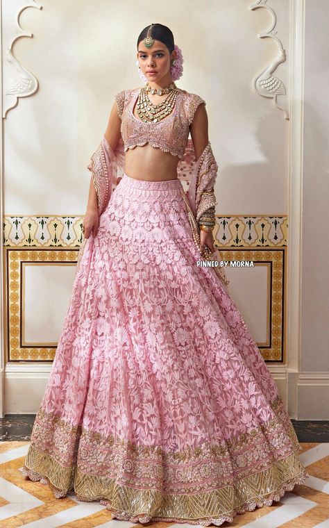 Manish Malhotra - India 🇮🇳 Manish Malhotra Pink Lehenga, Abu Jani Sandeep Khosla Lehenga, Modern Lehangas, Manish Malhotra Lehenga Bridal, Manish Malhotra Designs, India Traditional Dress, Manish Malhotra Lehenga, Heavy Lehenga, Extravagant Wedding Dresses