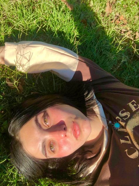 Sun Pictures Selfies, Parque Aesthetic, Sunkissed Selfie, Green Eyes Aesthetic, Ig Username, Earth Tone Aesthetic, Oregon Aesthetic, Nature Selfie, Nicole Johnson