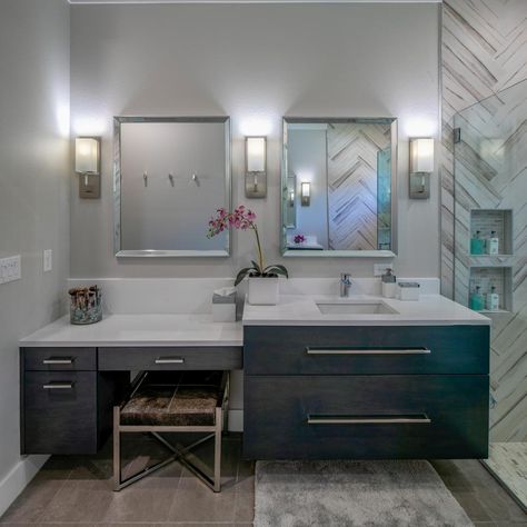 Gray Primary Bathroom With Dressing Table Dressing Table In Bathroom, Bathroom With Vanity Area, Bathroom Vanity With Makeup Area, Bathroom With Makeup Vanity, Master Bath Vanity, Tv In Bathroom, Dressing Table Design, Bad Inspiration, Bathroom Remodel Designs