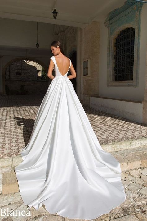 Wedding dress Silk Wedding Dress Ballgown, Elegant Wedding Dress Ballgown, Poofy Wedding Dress, Wedding Dress Low Back, Plain Wedding Dress, Big Wedding Dresses, Bow Wedding Dress, Long Train Wedding Dress, Classy Wedding Dress